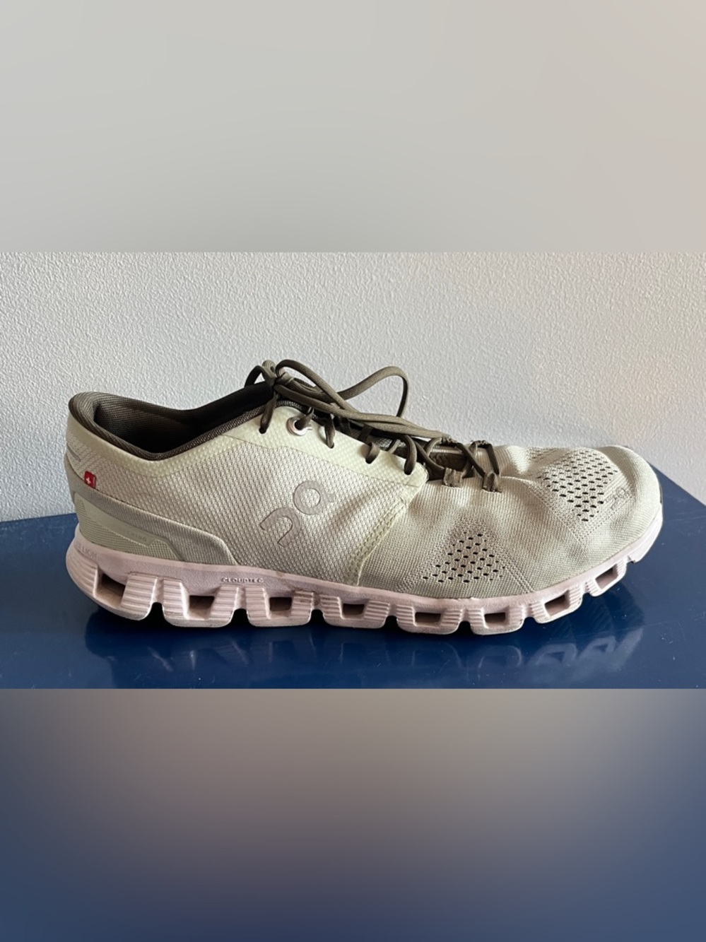 On Running Cloud X running shoes in the Aloe/White colorway size 10